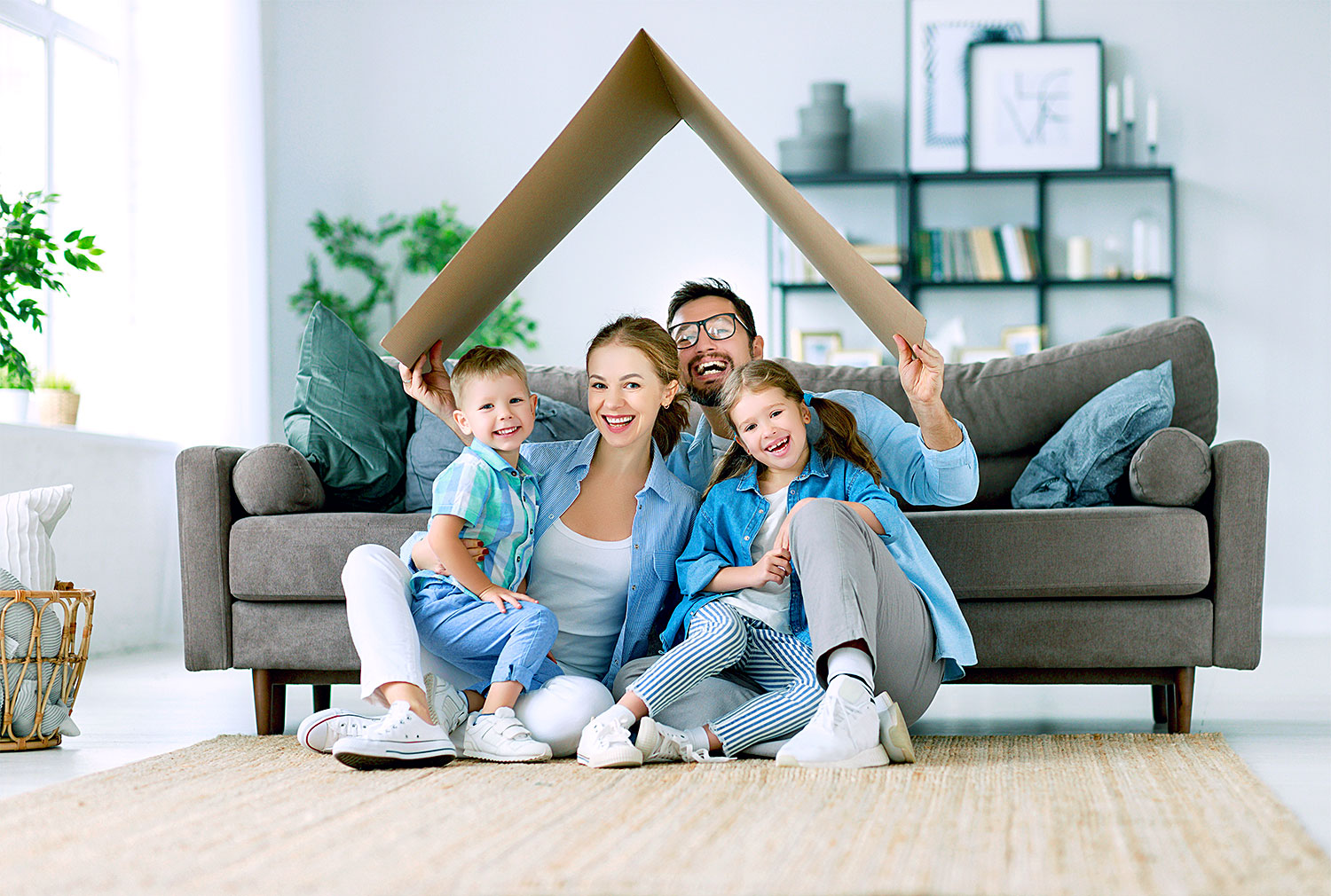 Construir uma Casa Forte que Não Cai, Mesmo Soprando um Vento Forte - Amor  da Família e Comunicação